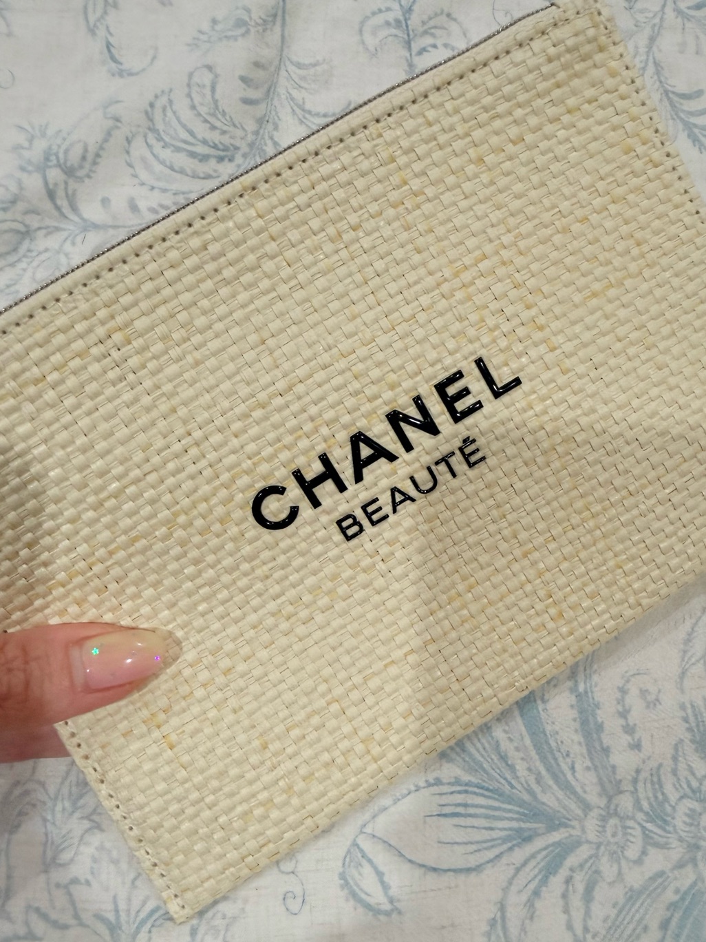 Chanel Beaut Vip Gift Raffia Cosmetic Pouch